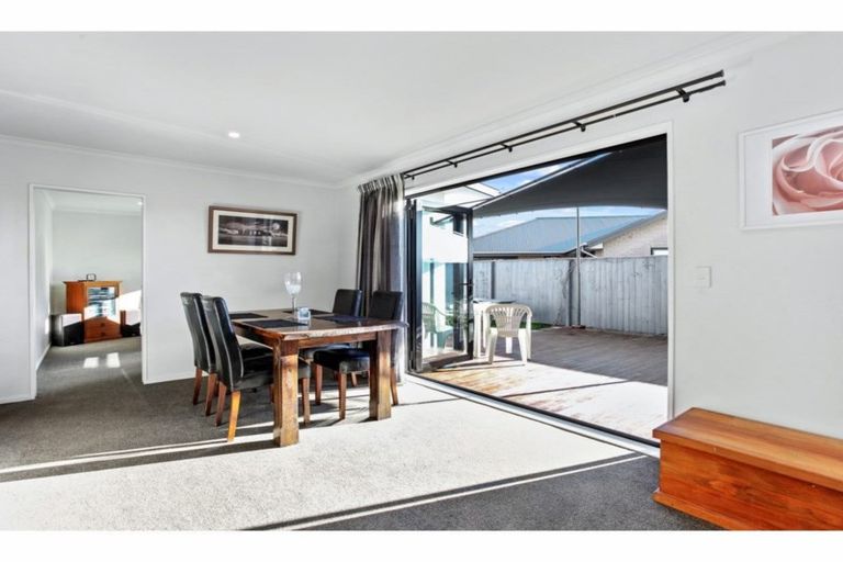 Photo of property in 16 Little Oaks Drive, Yaldhurst, Christchurch, 8042