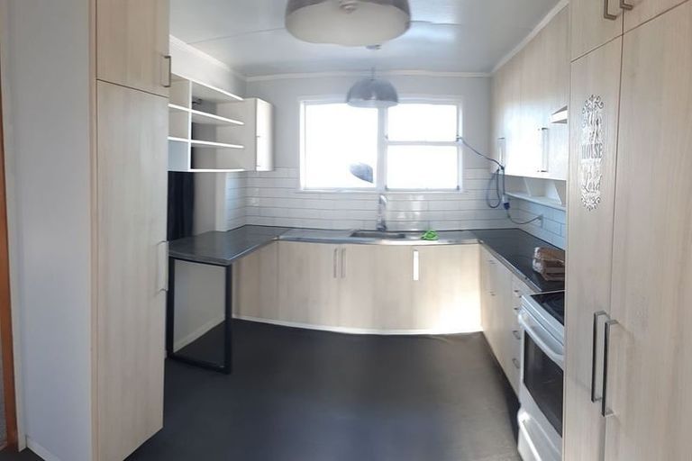 Photo of property in 6 Brougham Place, West Harbour, Auckland, 0618