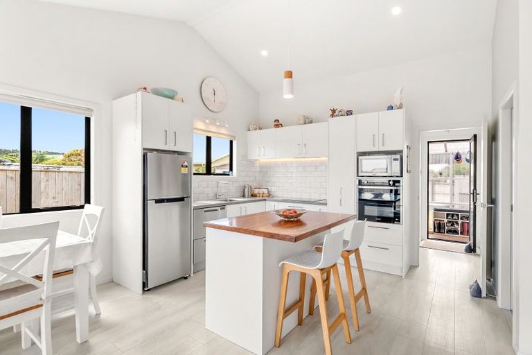 Photo of property in 1 Colenso Place, Otaki Beach, Otaki, 5512