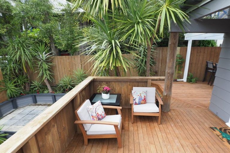 Photo of property in 2/99 Balmain Road, Birkenhead, Auckland, 0626