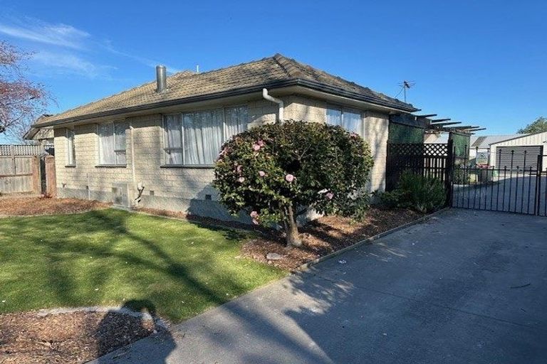 Photo of property in 82 Lowry Avenue, Redwood, Christchurch, 8051