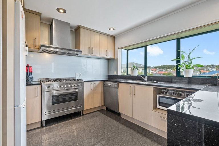 Photo of property in 5 Macadamia Close, Goodwood Heights, Auckland, 2105