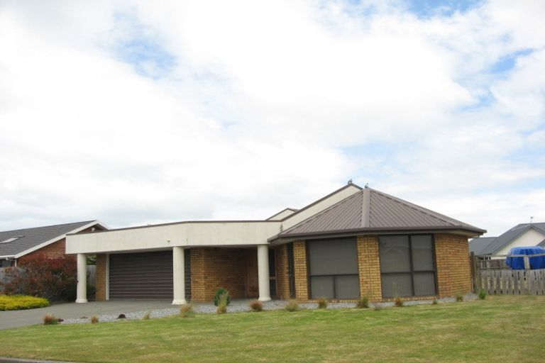 Photo of property in 3 Copperfield Close, Parklands, Christchurch, 8083