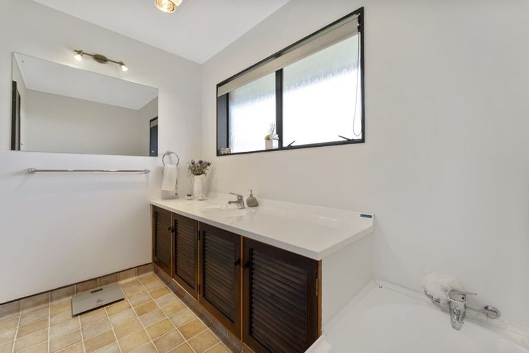 Photo of property in 20 Fairfax Terrace, Frankleigh Park, New Plymouth, 4310