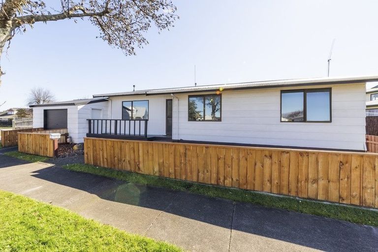 Photo of property in 31 Peter Hall Drive, Kelvin Grove, Palmerston North, 4414