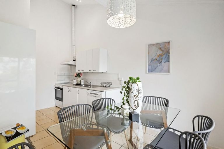 Photo of property in 1/4 Braund Place, Glenfield, Auckland, 0629