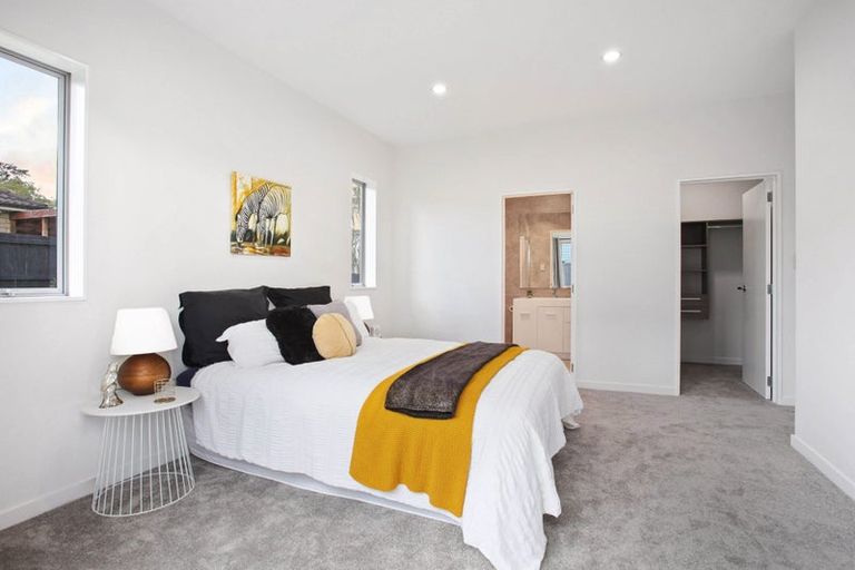 Photo of property in 108 Simpson Road, Henderson Valley, Auckland, 0614