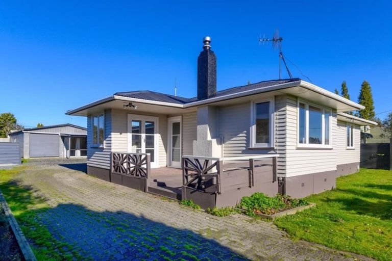 Photo of property in 28 Charles Road, Hannahs Bay, Rotorua, 3010
