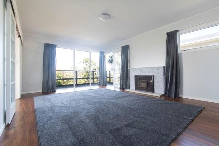 Photo of property in 16 Loasby Crescent, Newlands, Wellington, 6037