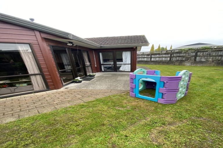 Photo of property in 2/24 Comeskey Grove, Elderslea, Upper Hutt, 5018