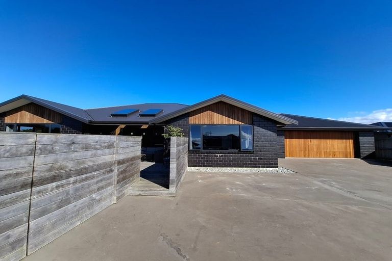 Photo of property in 5 Wheki Lane, Inglewood, 4330