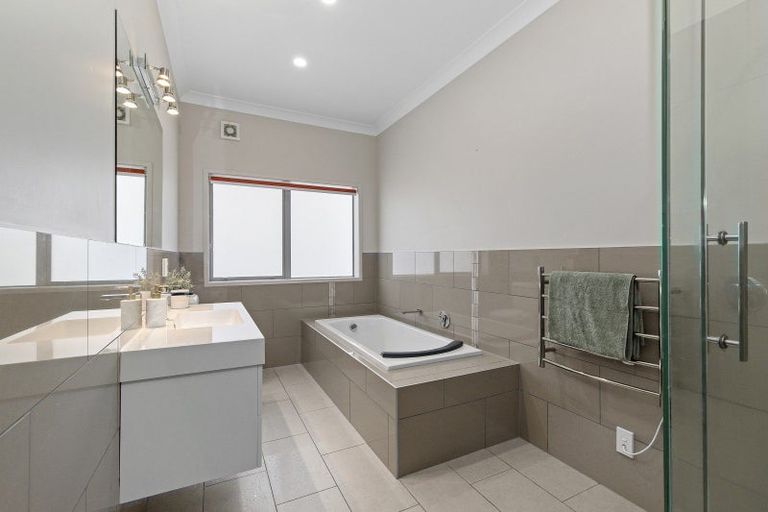 Photo of property in 34 Arahiwi Grove, Tirohanga, Lower Hutt, 5010