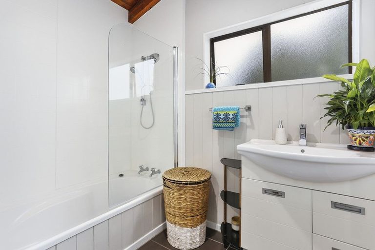 Photo of property in 117 Oreil Avenue, West Harbour, Auckland, 0618