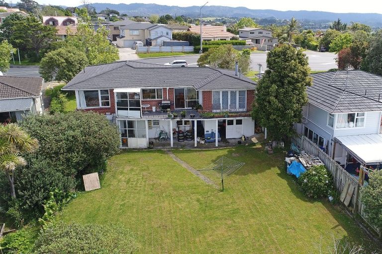 Photo of property in 4247 Great North Road, Glendene, Auckland, 0602