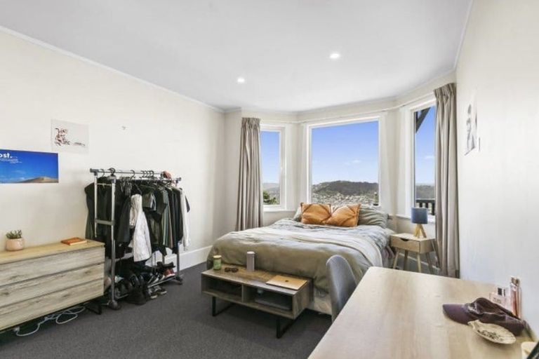 Photo of property in 112 Kelburn Parade, Kelburn, Wellington, 6012