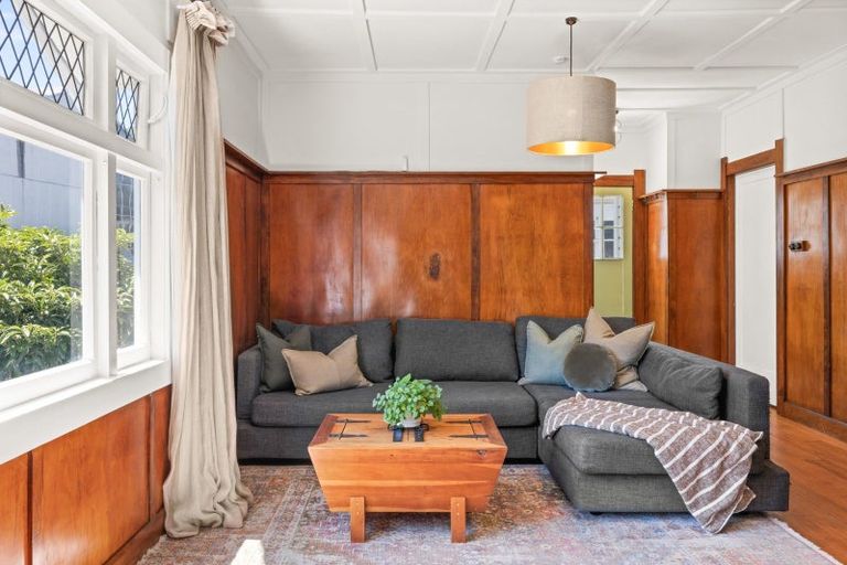 Photo of property in 45 Faraday Street, Hospital Hill, Napier, 4110