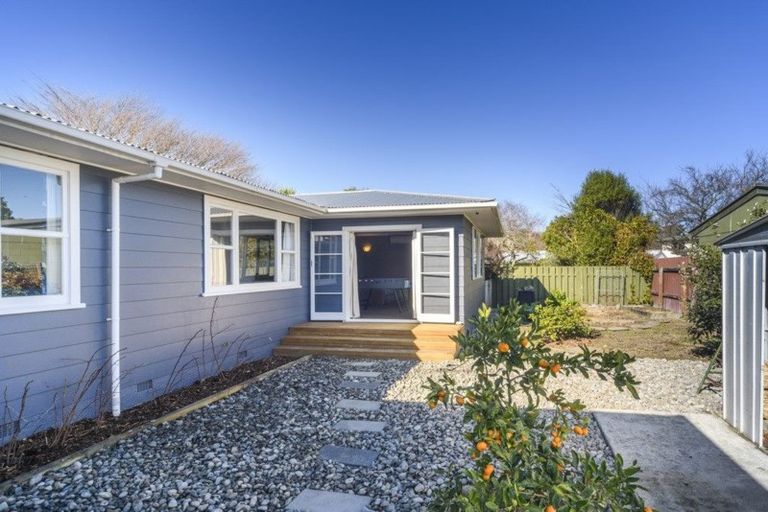 Photo of property in 21 Mokau Place, Terrace End, Palmerston North, 4410