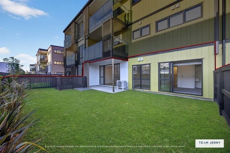 Photo of property in 2/5g Newelm Lane, Flat Bush, Auckland, 2019