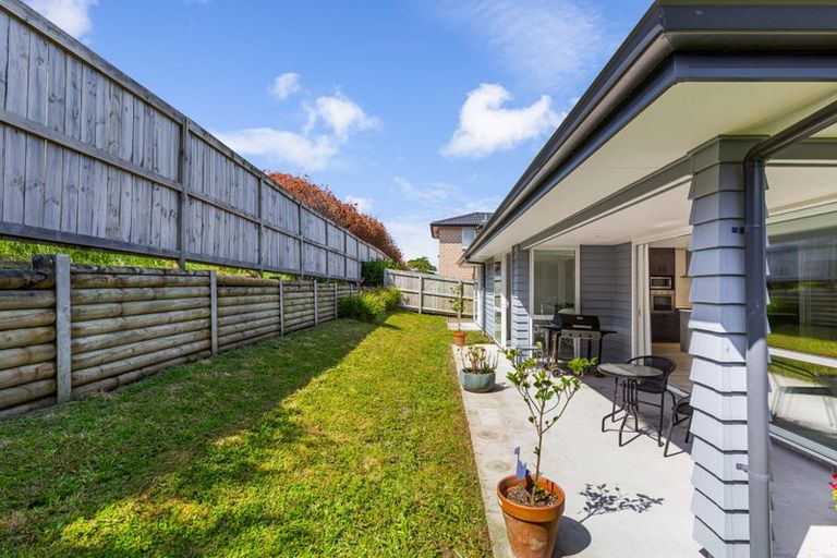 Photo of property in 36 Accolage Boulevard, Kumeu, 0810