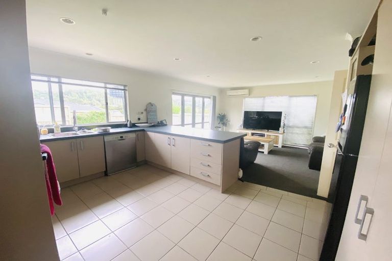 Photo of property in 1 Thomas Hamer Place, Greenhithe, Auckland, 0632