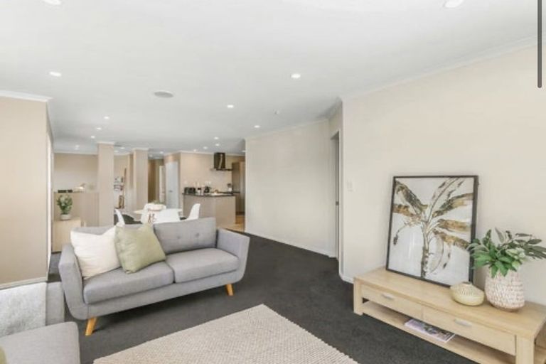 Photo of property in 2 Catlins Glen, Aotea, Porirua, 5024