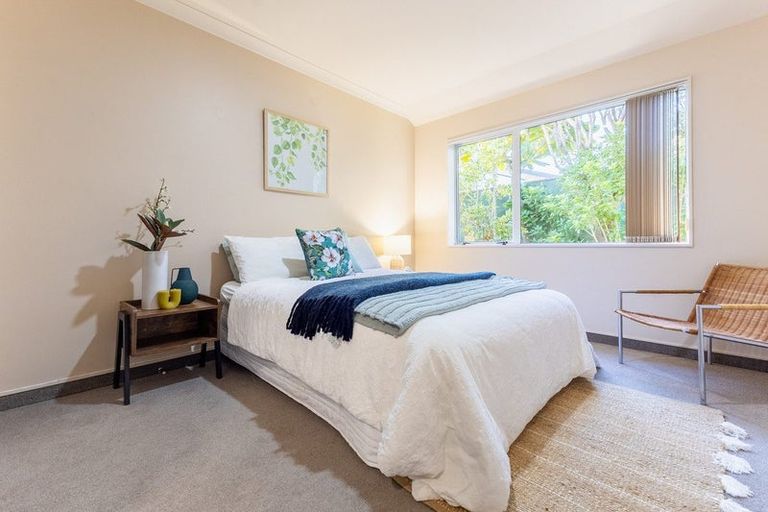 Photo of property in 43 Quadrant Heights, Paraparaumu, 5032