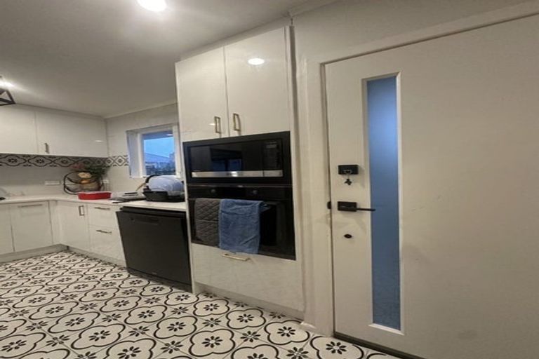 Photo of property in 27 Exminster Street, Blockhouse Bay, Auckland, 0600