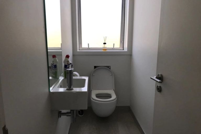 Photo of property in 1/14 Rothesay Bay Road, Rothesay Bay, Auckland, 0630