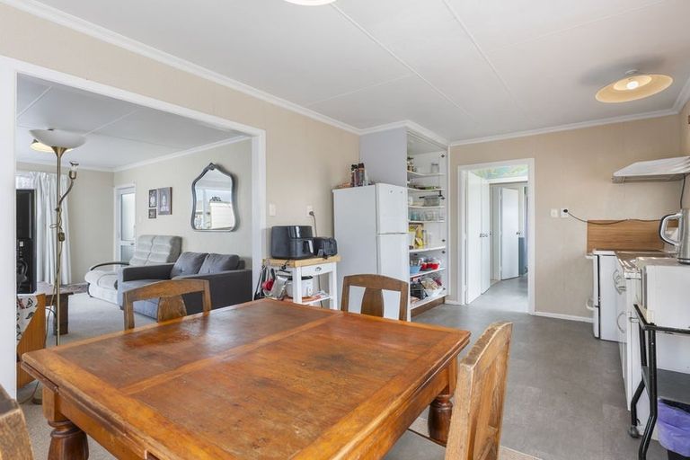 Photo of property in 8 Omata Road, Westown, New Plymouth, 4310