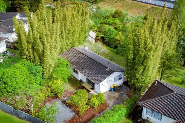 Photo of property in 4 Cedar Heights Avenue, Massey, Auckland, 0614