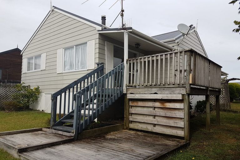 Photo of property in 26 Taioma Crescent, Te Atatu Peninsula, Auckland, 0610