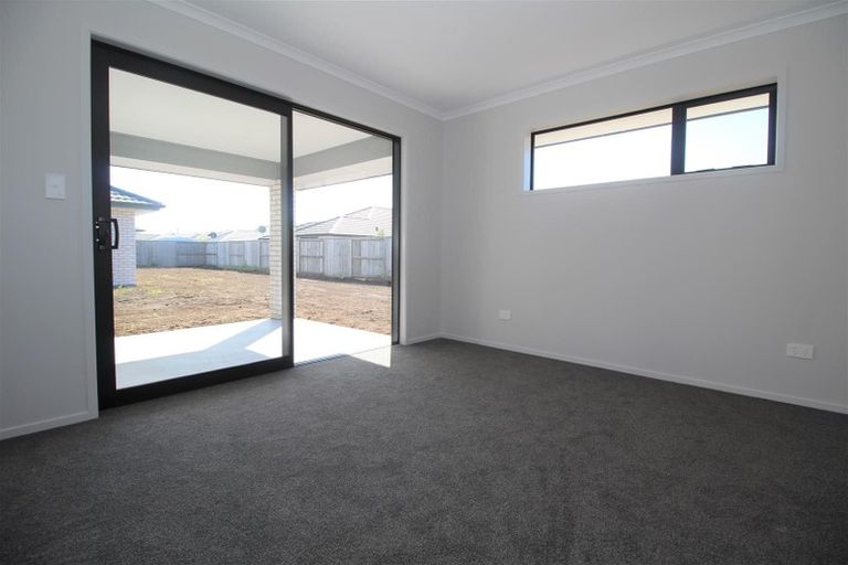 Photo of property in 21 Kaurinui Crescent, One Tree Point, 0118