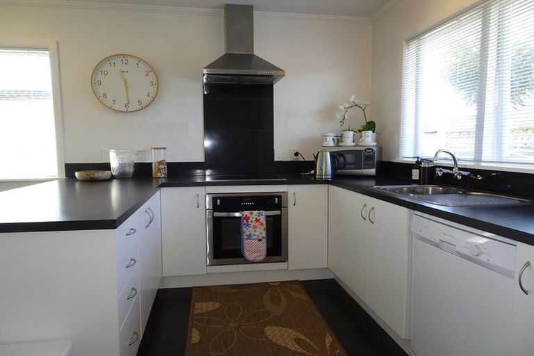 Photo of property in 9a Cornwall Road, Taradale, Napier, 4112