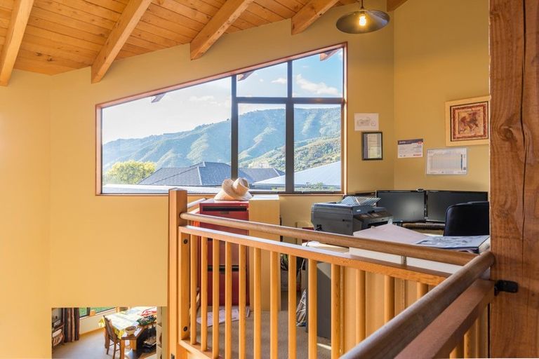 Photo of property in 14 Admiralty Place, Waikawa, Picton, 7220