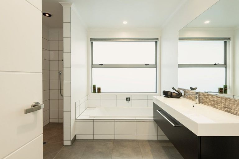 Photo of property in 187 Lakes Boulevard, Pyes Pa, Tauranga, 3112