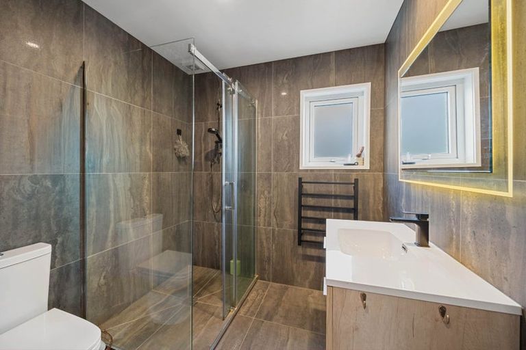 Photo of property in 6 Kerry Dell, Cockle Bay, Auckland, 2014