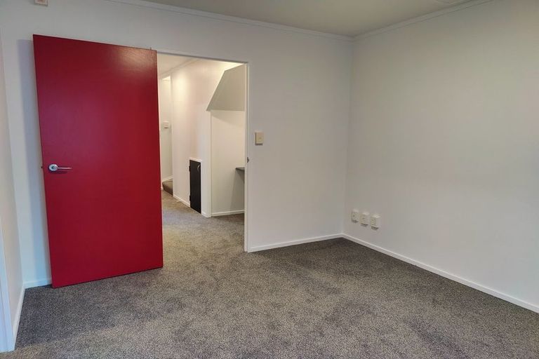 Photo of property in 3 Kelvin Grove, Te Aro, Wellington, 6011