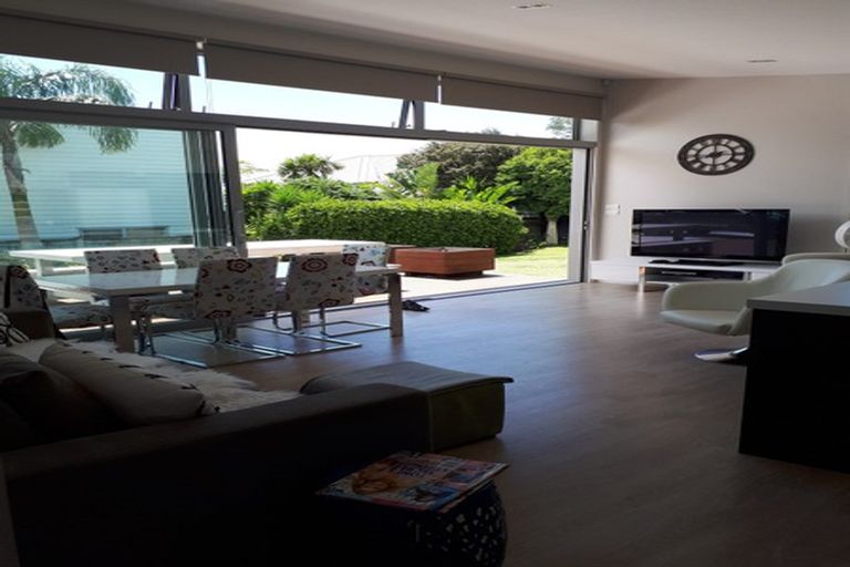 Photo of property in 8a Wairere Road, Torbay, Auckland, 0630