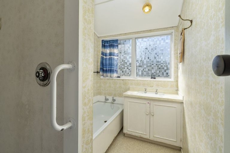 Photo of property in 26 Escort Grove, Awapuni, Palmerston North, 4412