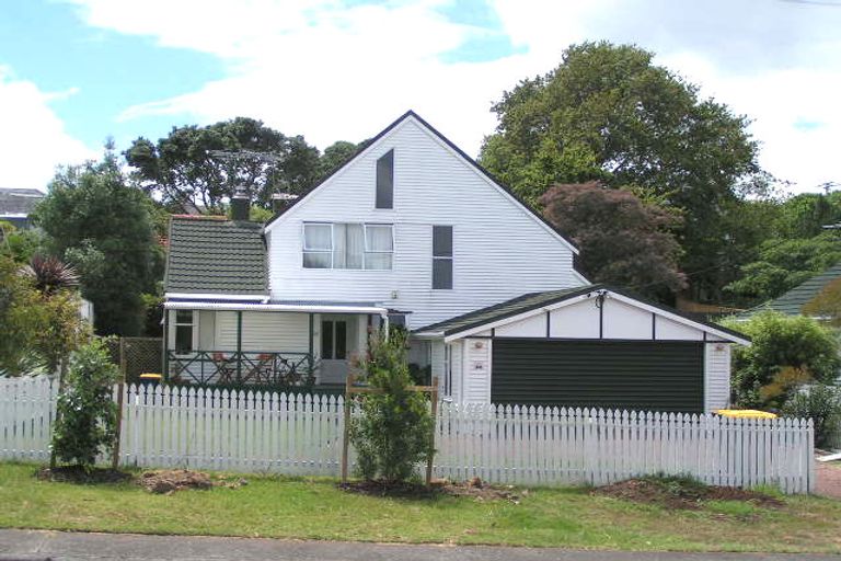 Photo of property in 38 Belle Vue Avenue, Northcote Point, Auckland, 0627