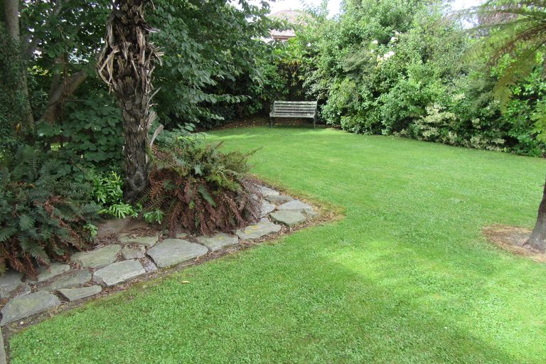 Photo of property in 33 Rhodes Street, Waimate, 7924