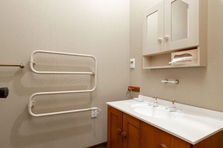 Photo of property in 40-42 Waikawa Road, Picton, 7220