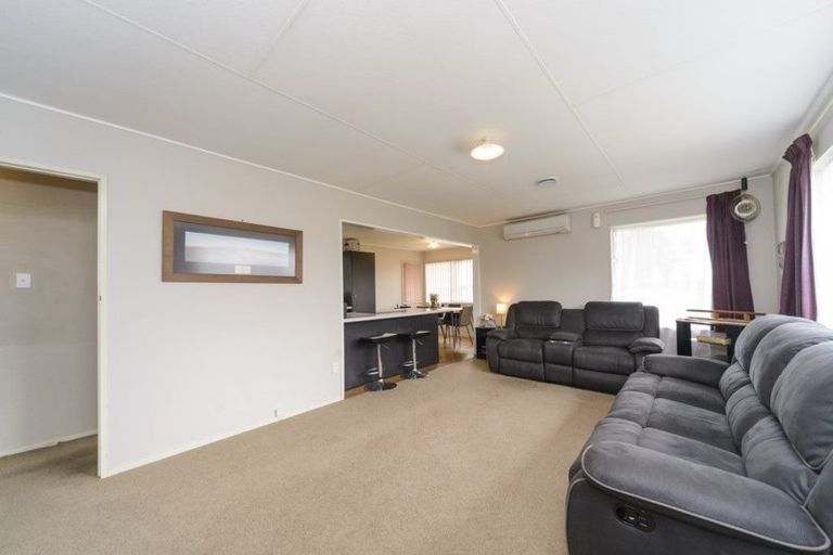 Photo of property in 1 Escort Grove, Awapuni, Palmerston North, 4412