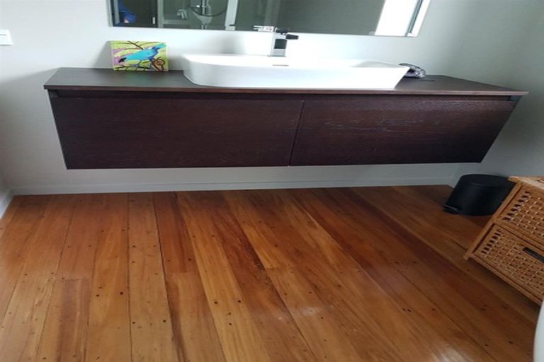 Photo of property in 2/32a Gleneagles Terrace, Ilam, Christchurch, 8053