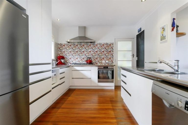 Photo of property in 5 Te Hatepe Avenue, Taupo, 3330