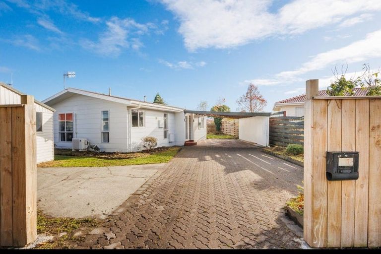 Photo of property in 41 Acacia Street, Kelvin Grove, Palmerston North, 4414