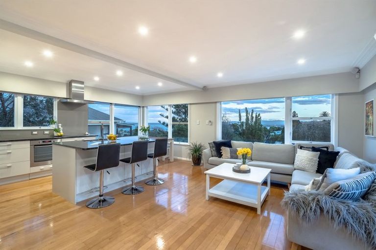 Photo of property in 5 Sea Vista Avenue, Beach Haven, Auckland, 0626