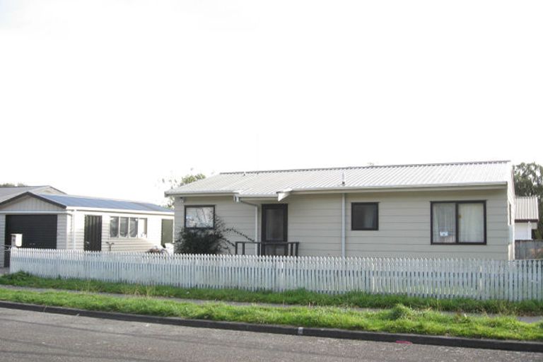 Photo of property in 1a Glenbrook Grove, Naenae, Lower Hutt, 5011