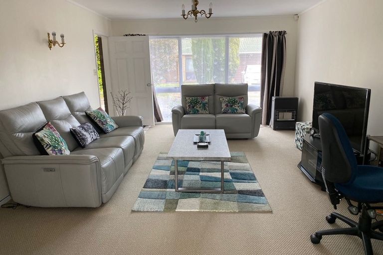 Photo of property in 2/62 Sunderlands Road, Half Moon Bay, Auckland, 2012