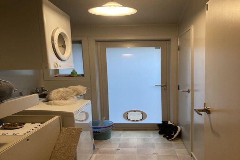 Photo of property in 4a Bemrose Place, Cockle Bay, Auckland, 2014